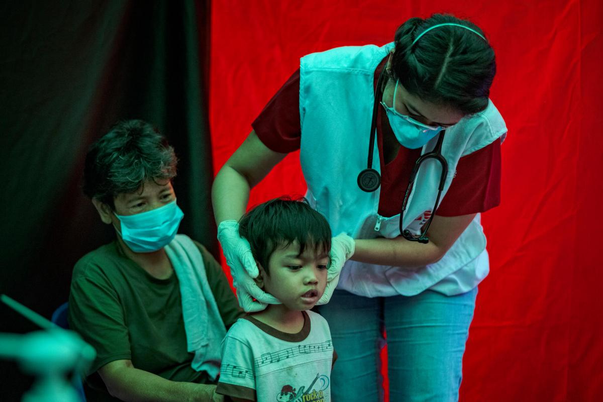 Tuberculosis in Tondo, Manila - Ezra Acayan