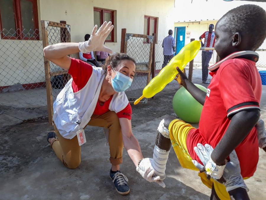 Snakebite physiotherapy in Agok