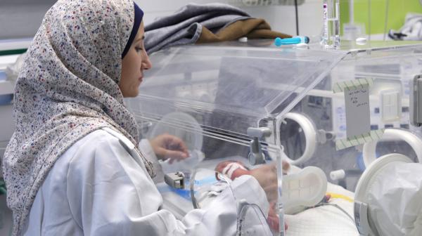 MSF nurse checking on one of the premature newborns admitted to the neonatal intensive care unit of MSF supported Nasser hospital, Khan Younis, Gaza.