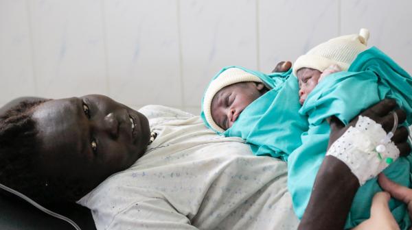 Eine Zwillingsgeburt in unserer Klinik im Südsudan