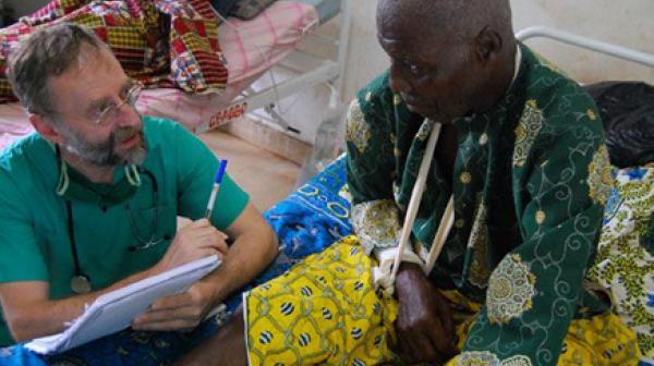 Martial Ledecq, Chirurg von Ärzte ohne Grenzen in Bangolo 2011