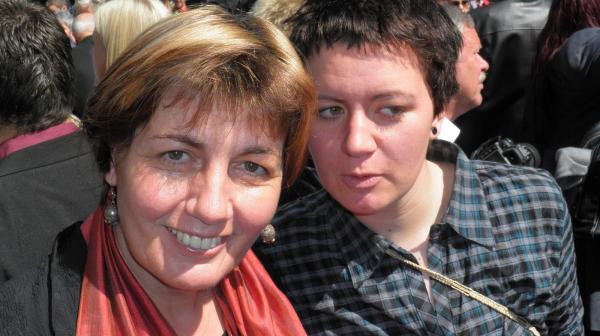 Alexandra Schuster und ihre Mutter bei einer Familienfeier im Jahr 2014 